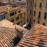 Palazzo San Luca 4*