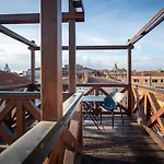 Pensionat Palazzo San Luca 4*