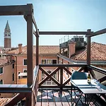 Palazzo San Luca Pensionat 4*