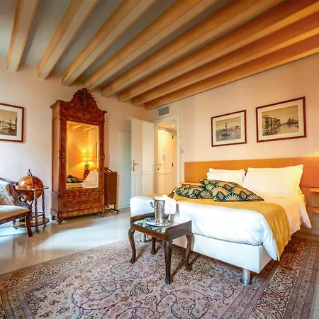 Pensionat Palazzo San Luca 4*