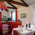 Palazzo San Luca 4*