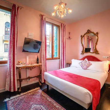 Palazzo San Luca Pensión 3*