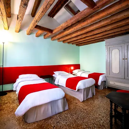 Palazzo San Luca Pensión 3*