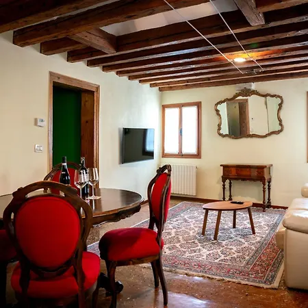 Palazzo San Luca Pensión 3*