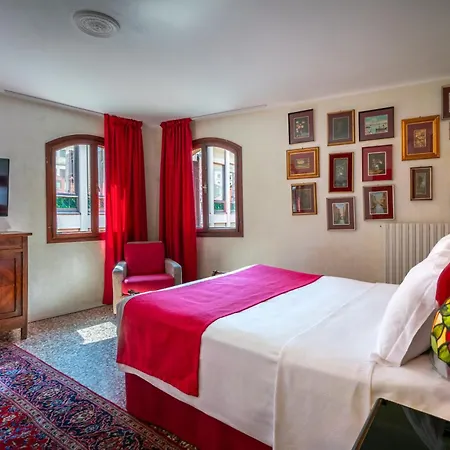 Palazzo San Luca Pensión 3*