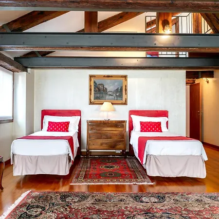 Pensión Palazzo San Luca 3*