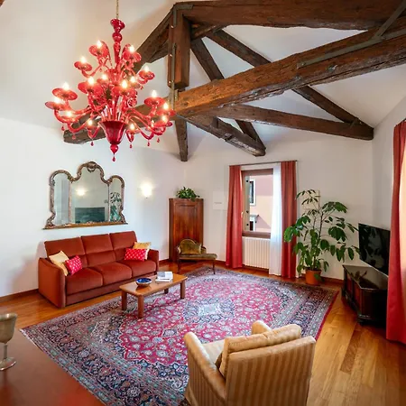 Pensión Palazzo San Luca 3*