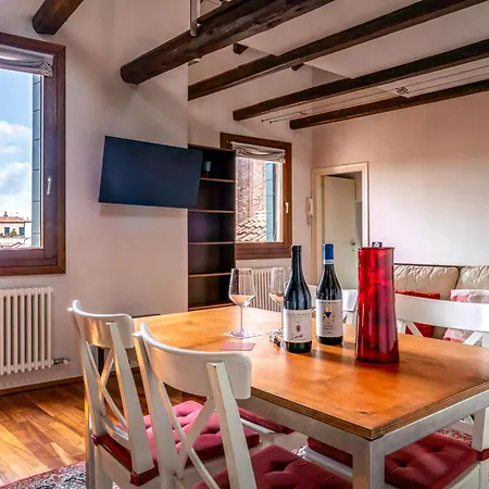 Palazzo San Luca 3*