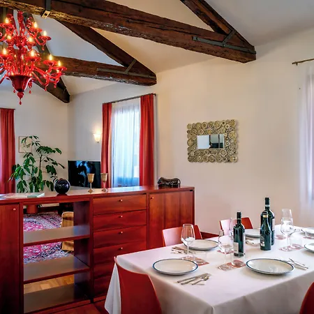 Palazzo San Luca 4*