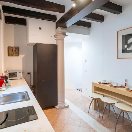 Palazzo San Luca 4*