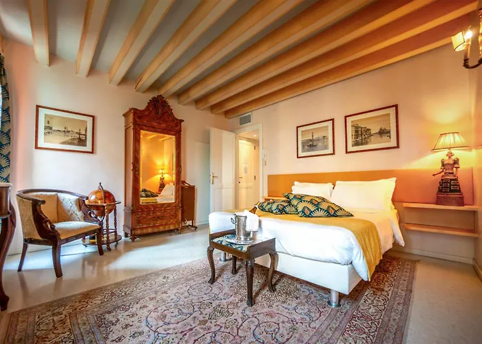 Affittacamere Palazzo San Luca 4*