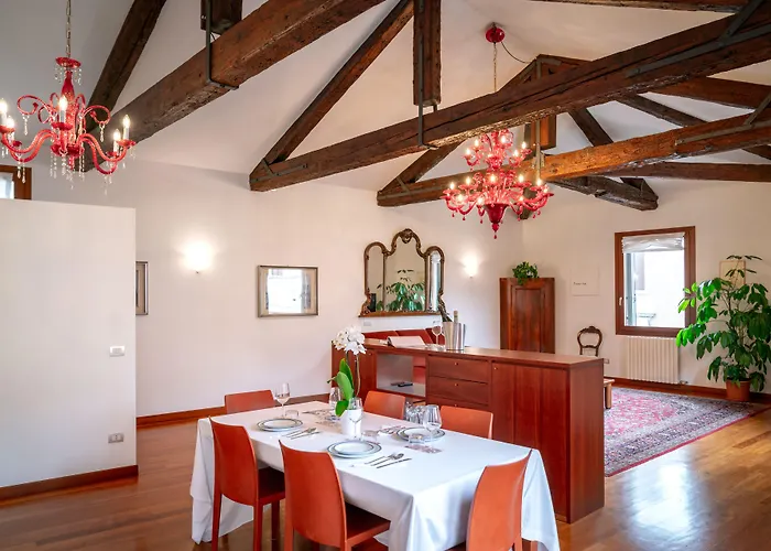 Affittacamere Palazzo San Luca 4*