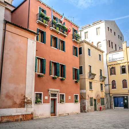 Palazzo San Luca 4*