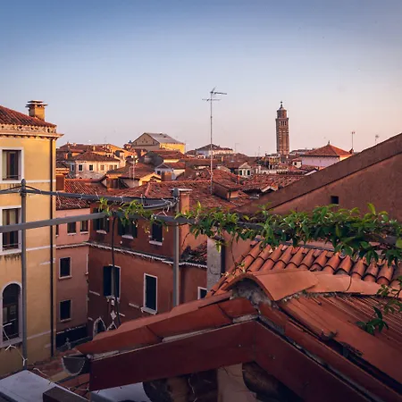 Palazzo San Luca 4*