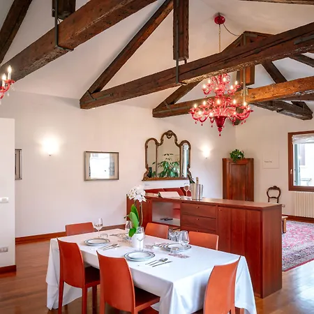 Pensionat Palazzo San Luca 4*